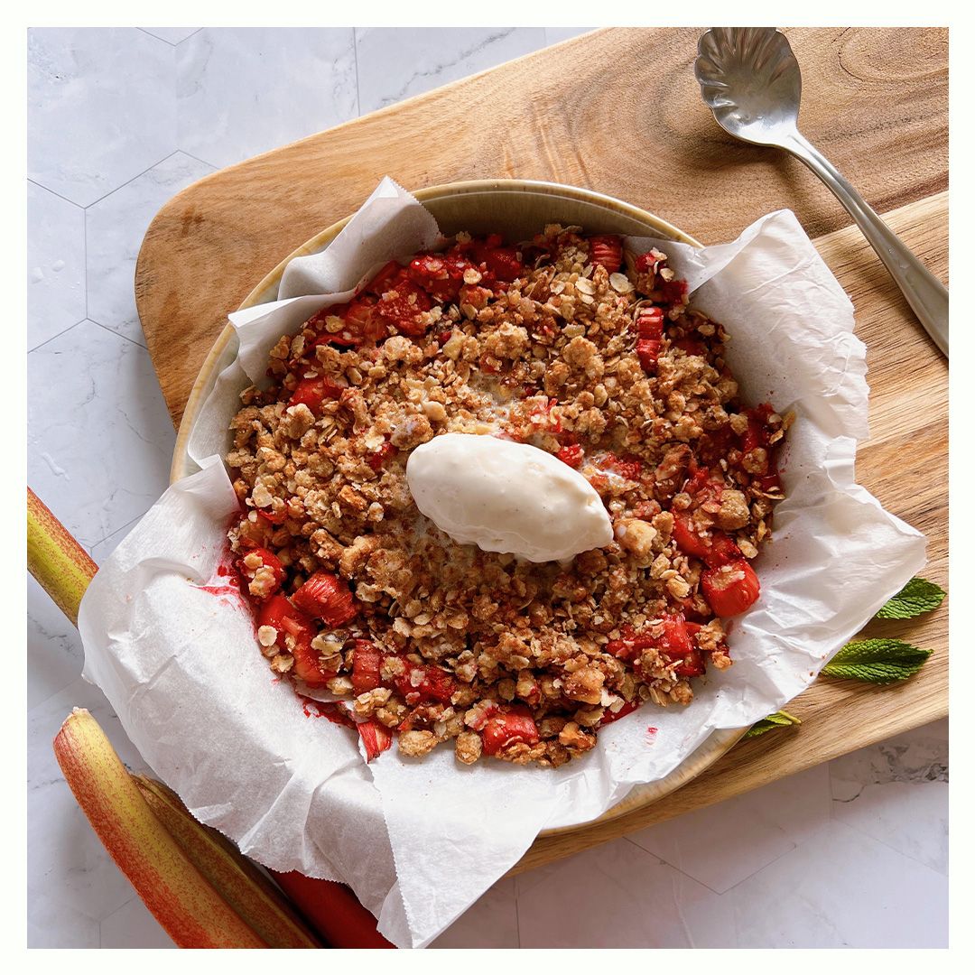 vegan rhubarb crumble